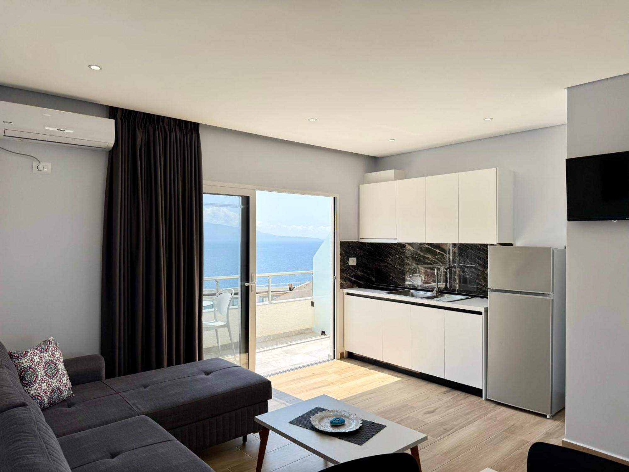 Gjoka Apartments, In Front Of Bougainville Bay Sarandë Exterior foto